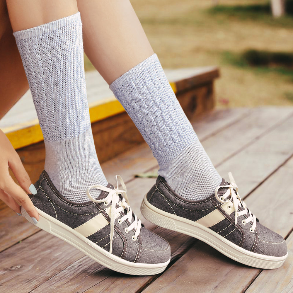 wide toe sneaks.|